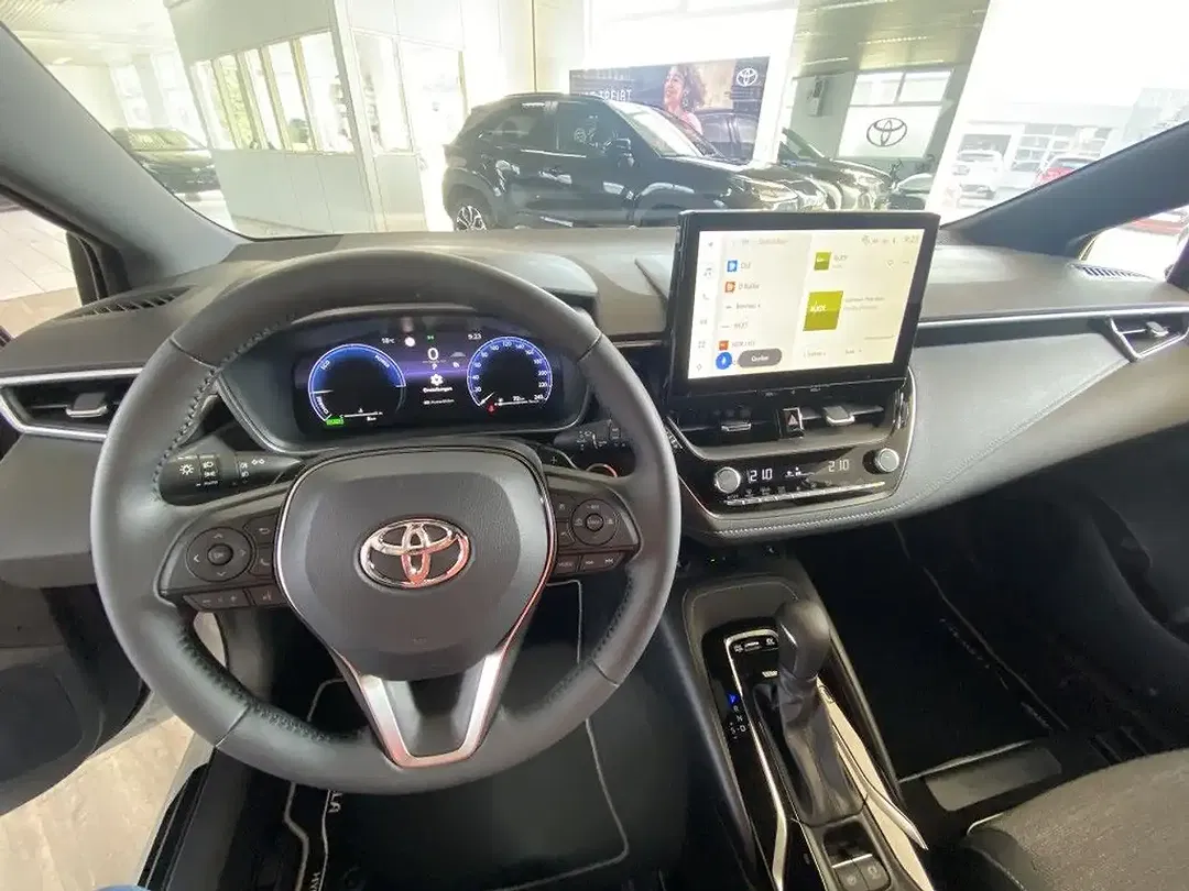 Toyota Corolla - Thumbnail 13
