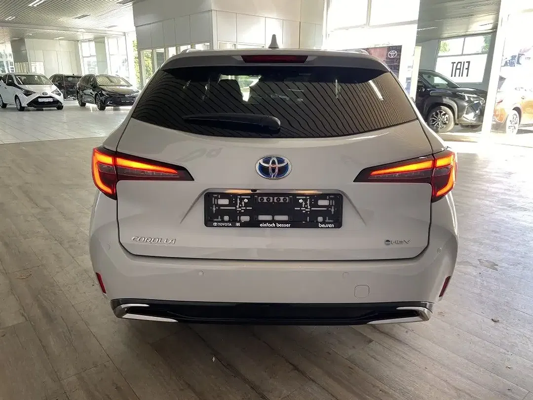 Toyota Corolla - Thumbnail 4