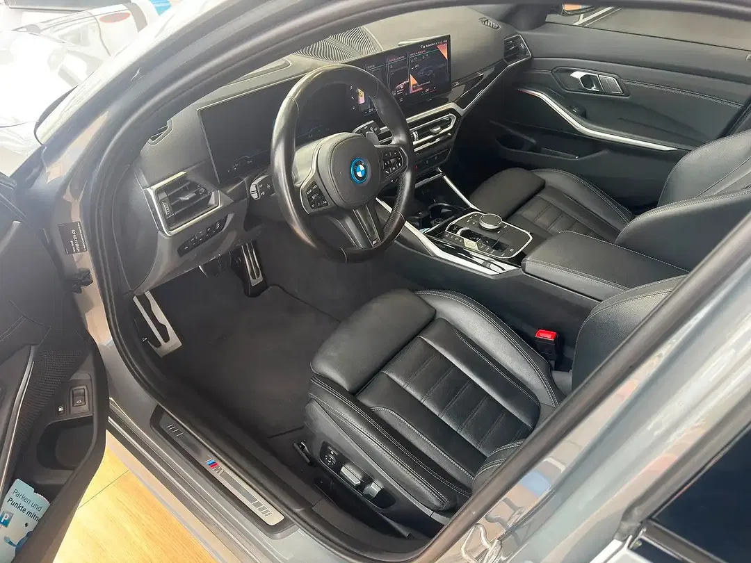 BMW 330 - Thumbnail 9