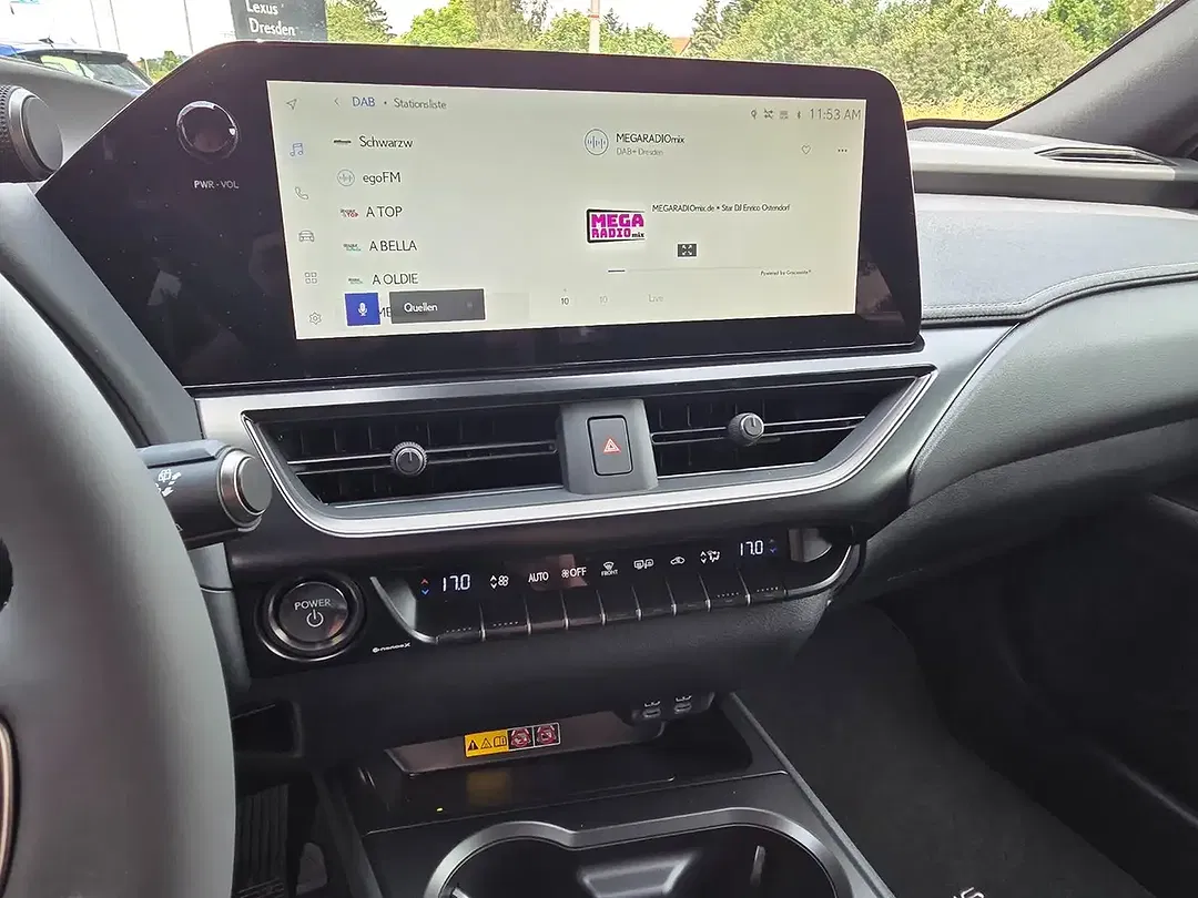 Lexus UX 300h - Thumbnail 9