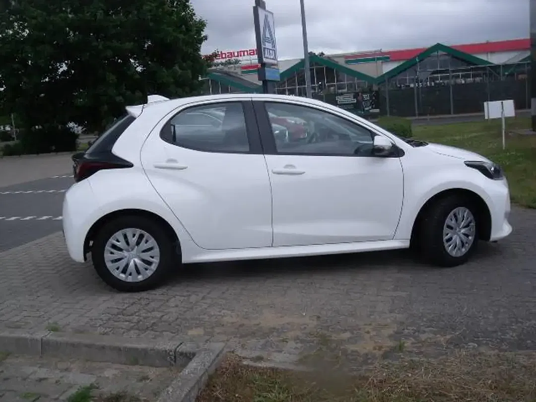 Mazda 2 - Thumbnail 4