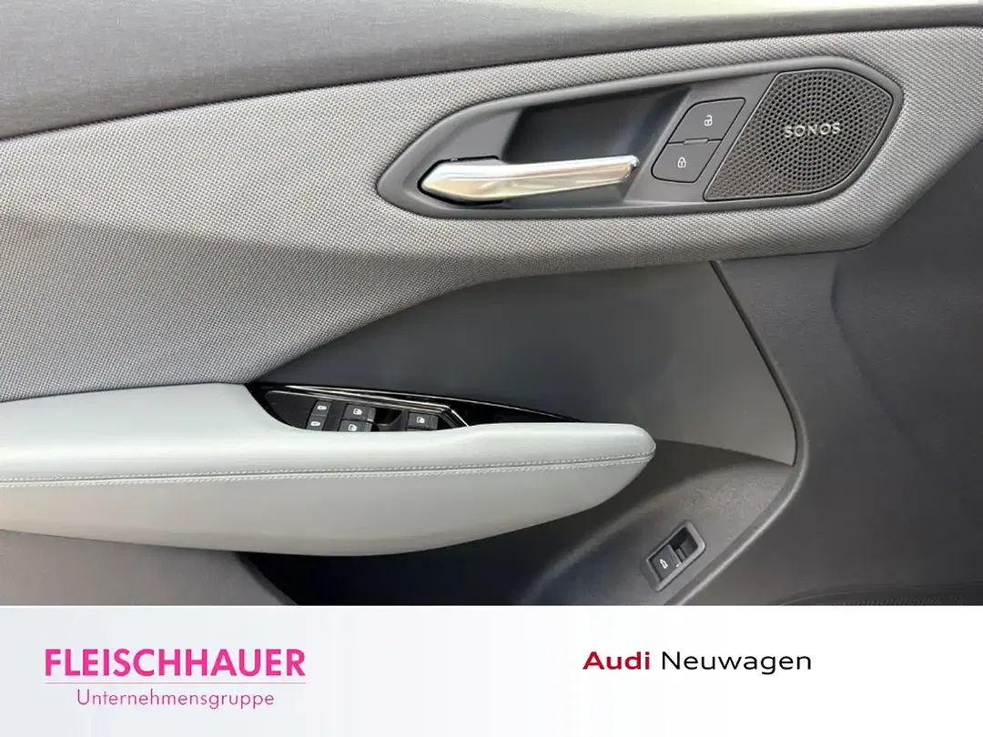 Audi Q3 - Thumbnail 9