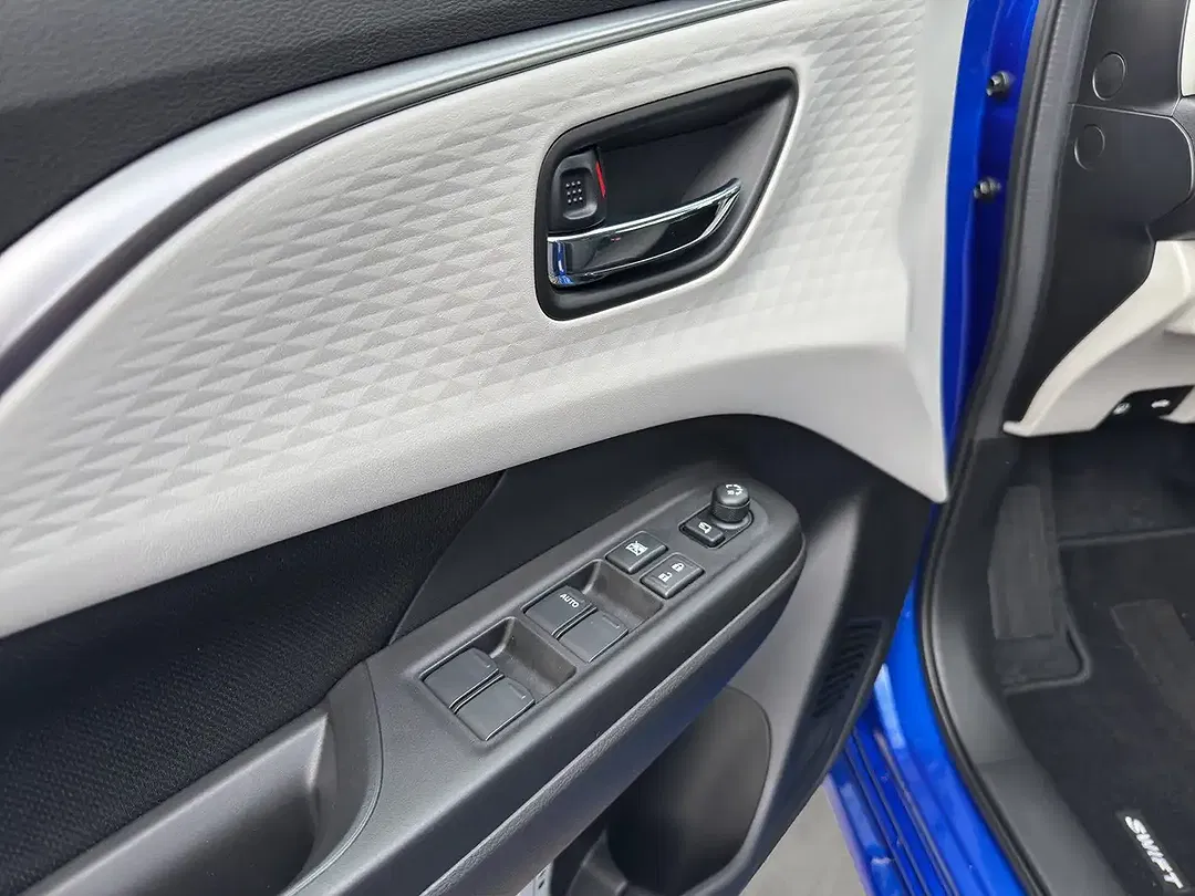 Suzuki Swift - Thumbnail 12