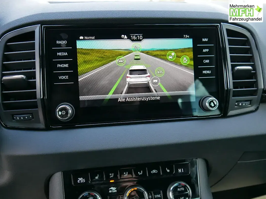 Skoda Karoq - Thumbnail 11