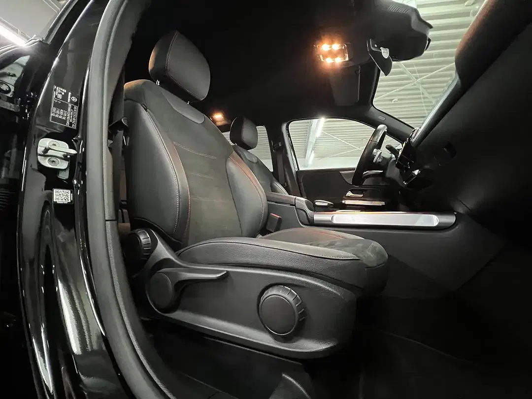 Mercedes-Benz GLB 200 - Thumbnail 15