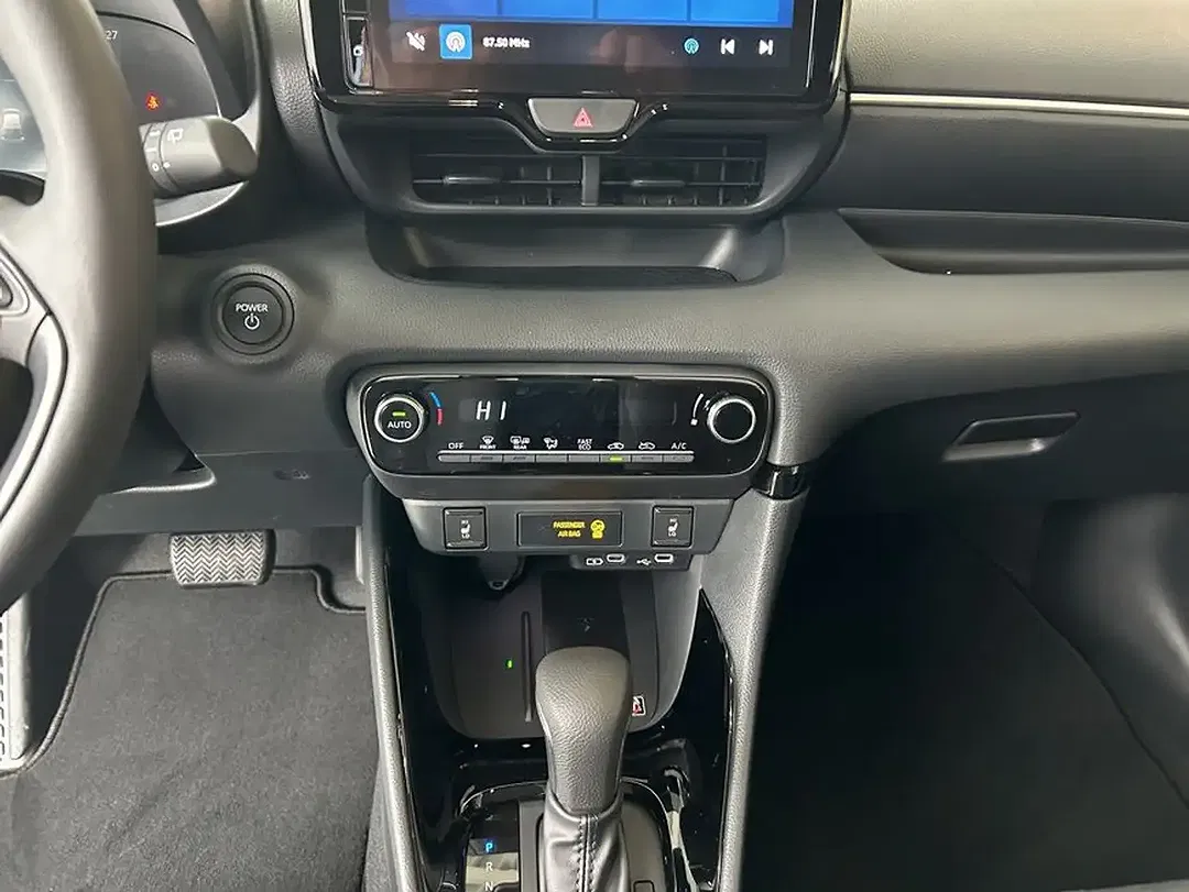 Toyota Yaris - Thumbnail 13