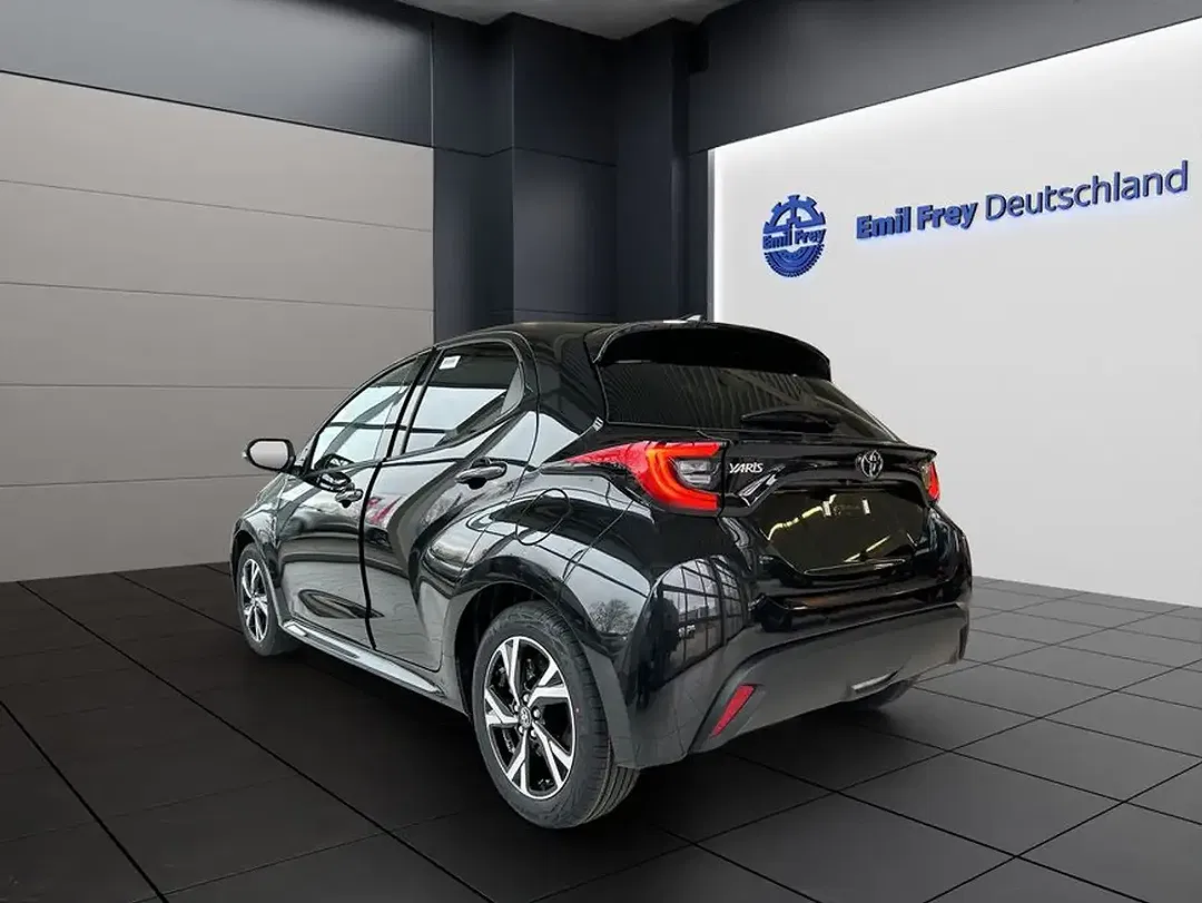 Toyota Yaris - Thumbnail 3