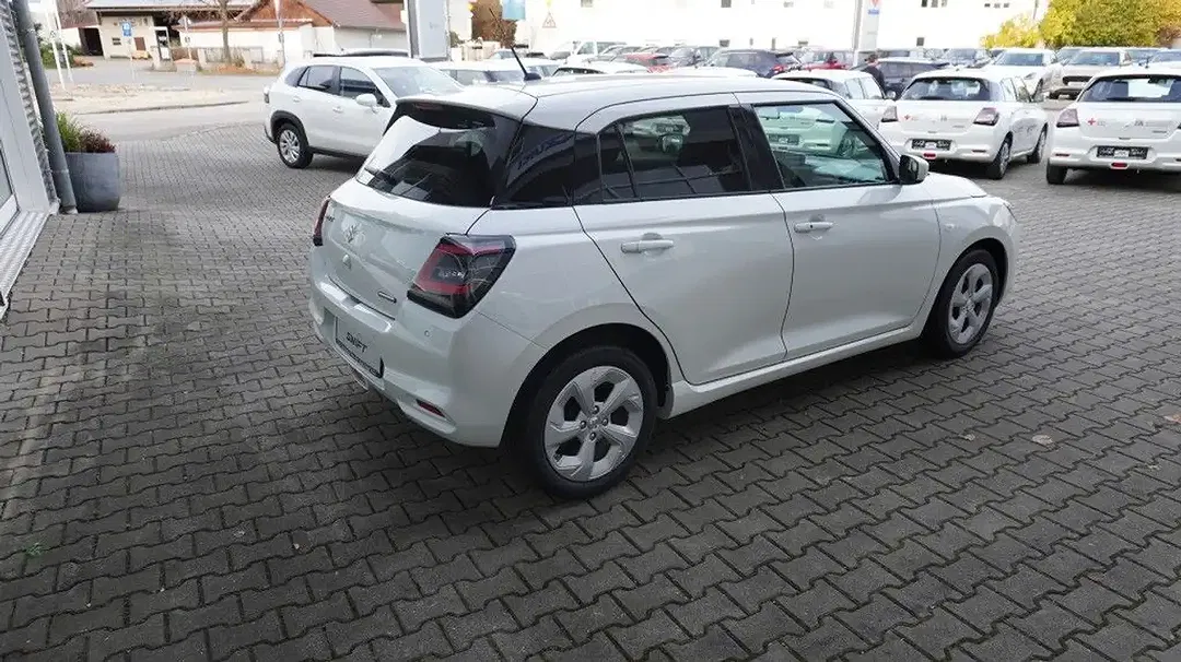 Suzuki Swift - Thumbnail 4