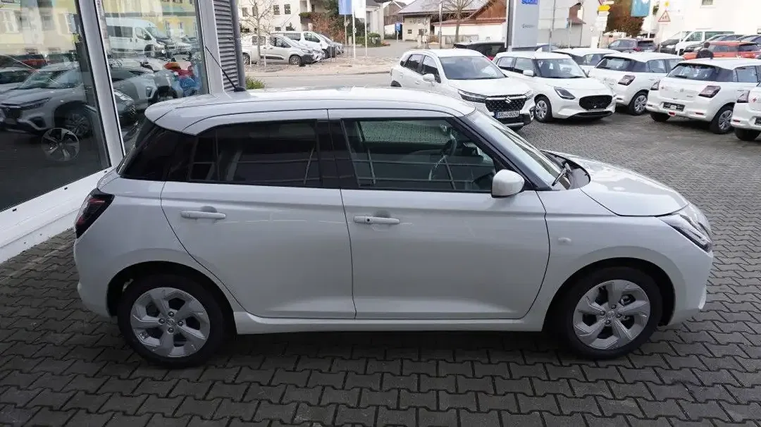 Suzuki Swift - Thumbnail 5