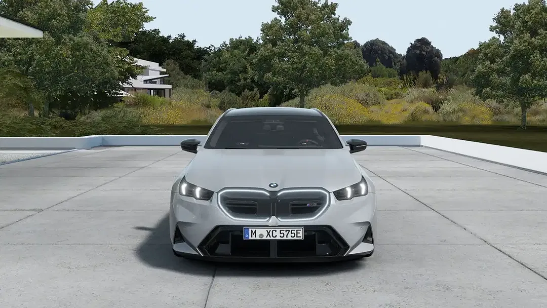 BMW M5 - Thumbnail 3