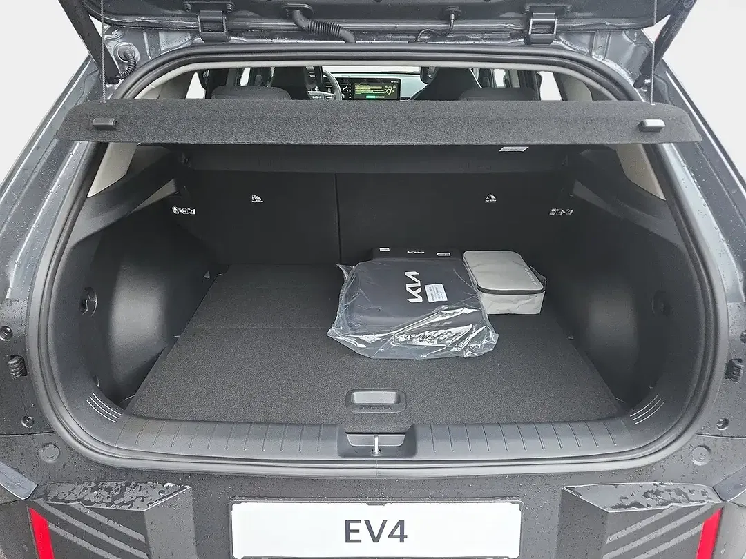 Kia EV4 - Thumbnail 11