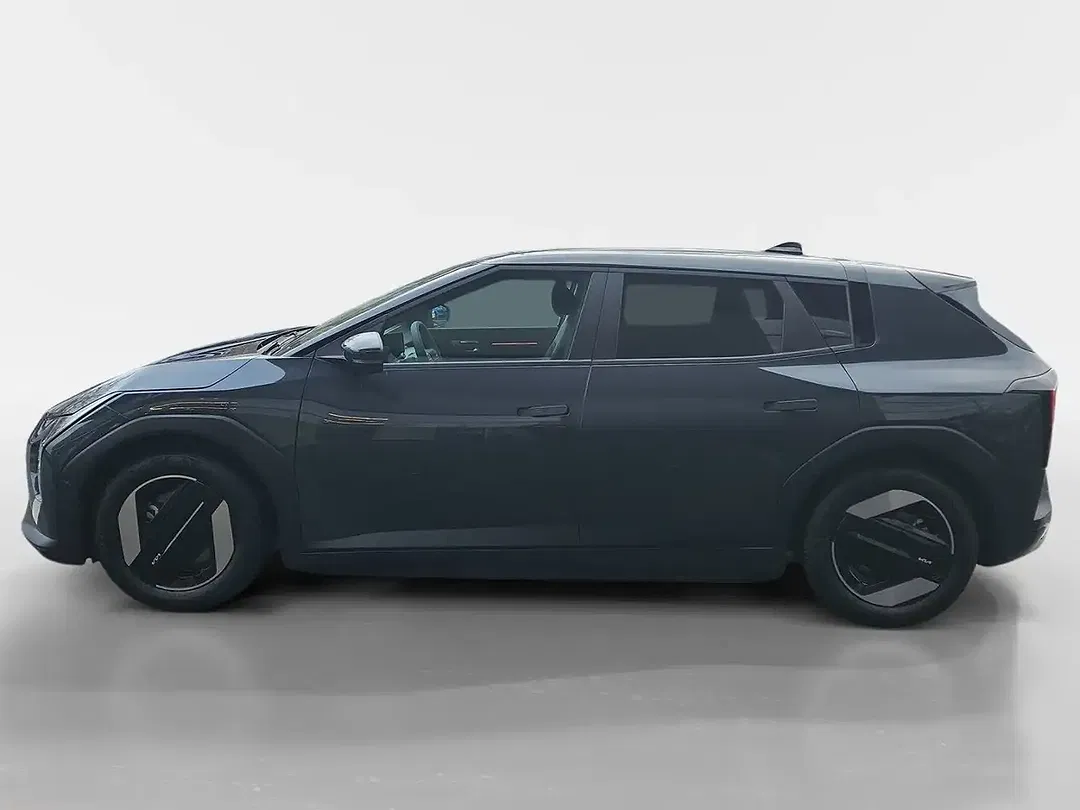 Kia EV4 - Thumbnail 3