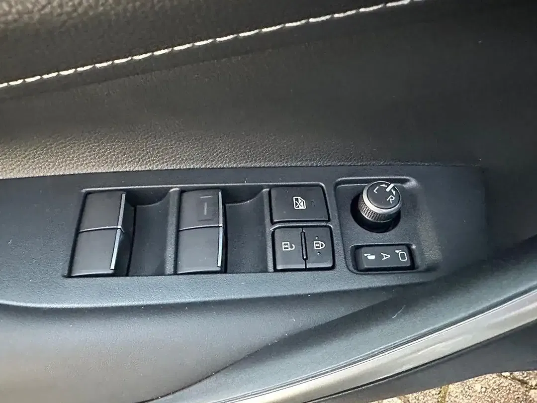 Toyota Corolla - Thumbnail 11
