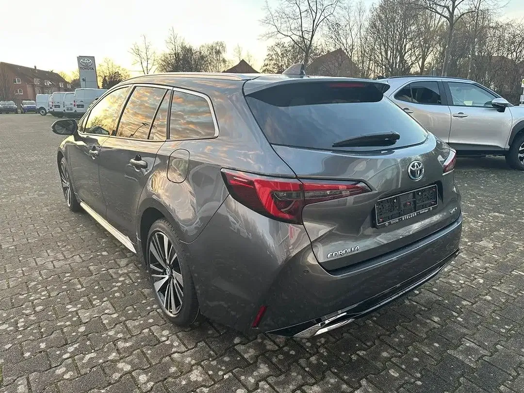 Toyota Corolla - Thumbnail 3