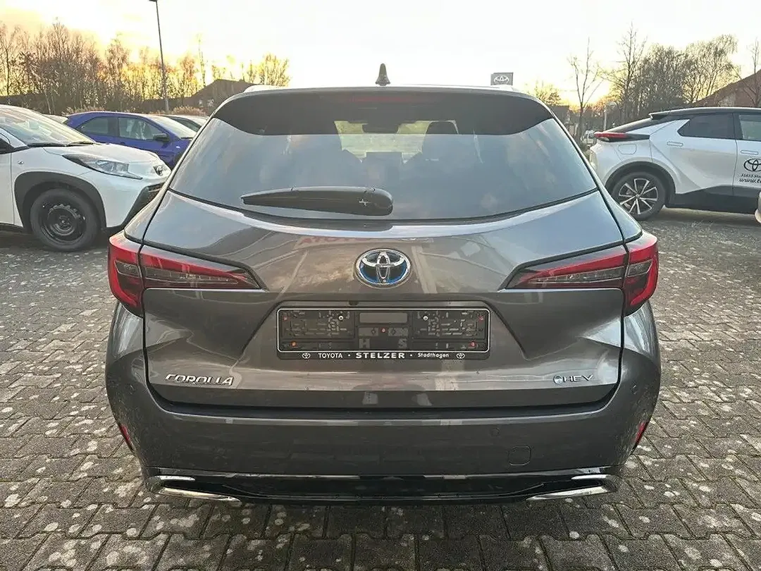 Toyota Corolla - Thumbnail 4