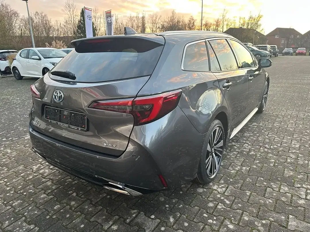 Toyota Corolla - Thumbnail 5