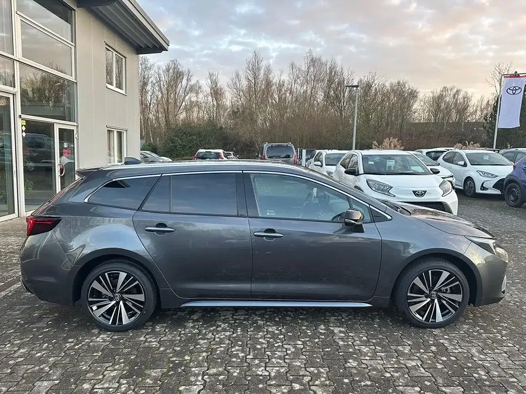 Toyota Corolla - Thumbnail 6