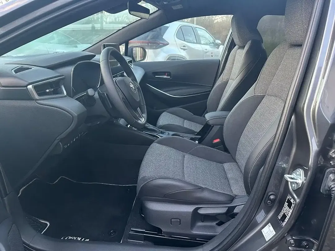 Toyota Corolla - Thumbnail 8