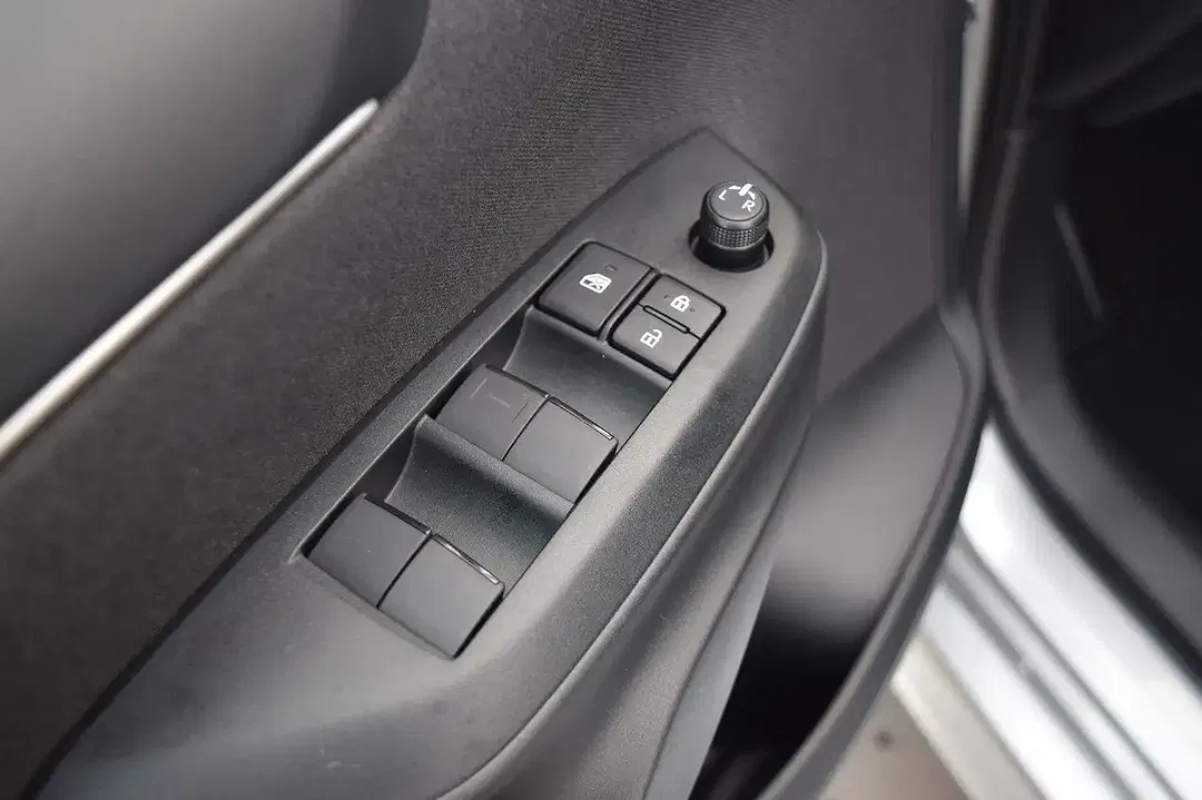 Toyota Yaris - Thumbnail 10
