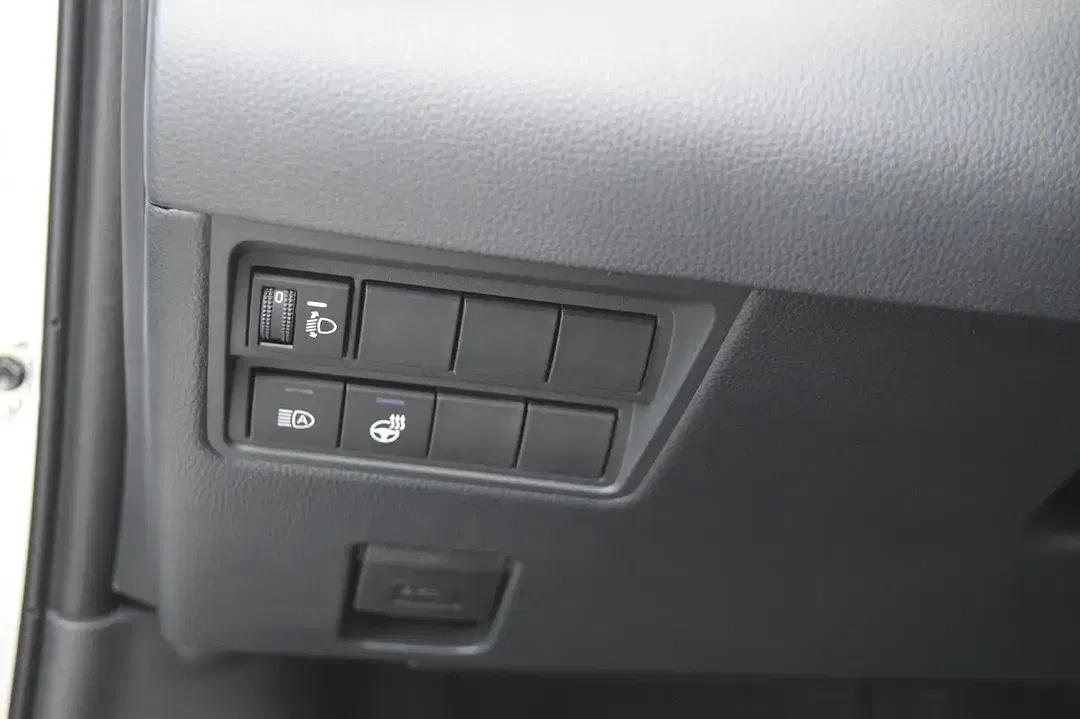 Toyota Yaris - Thumbnail 11