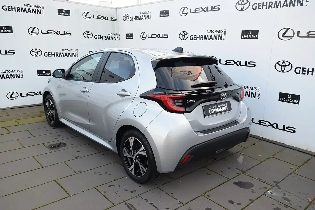 Toyota Yaris - Thumbnail 3