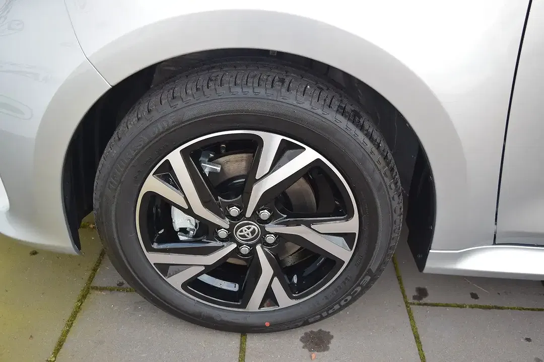Toyota Yaris - Thumbnail 6
