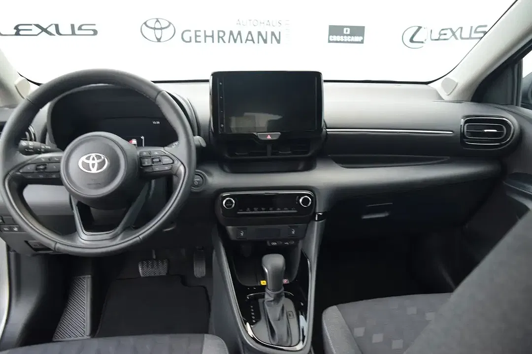 Toyota Yaris - Thumbnail 9