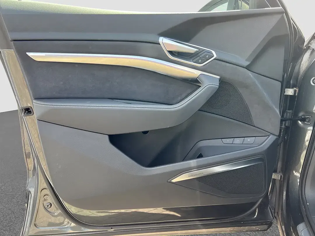 Audi e-tron - Thumbnail 9