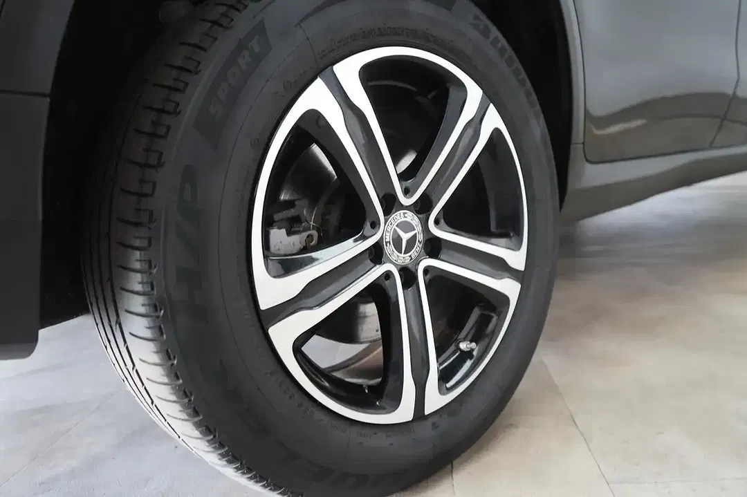 Mercedes-Benz GLC 300 - Thumbnail 10