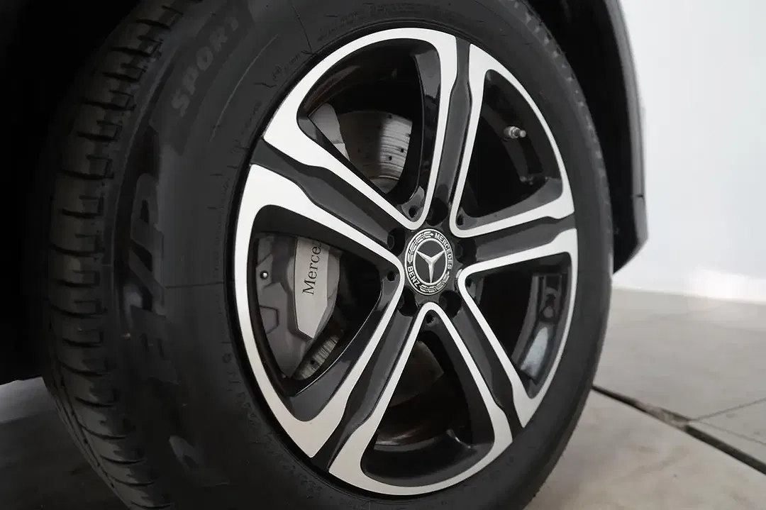 Mercedes-Benz GLC 300 - Thumbnail 11