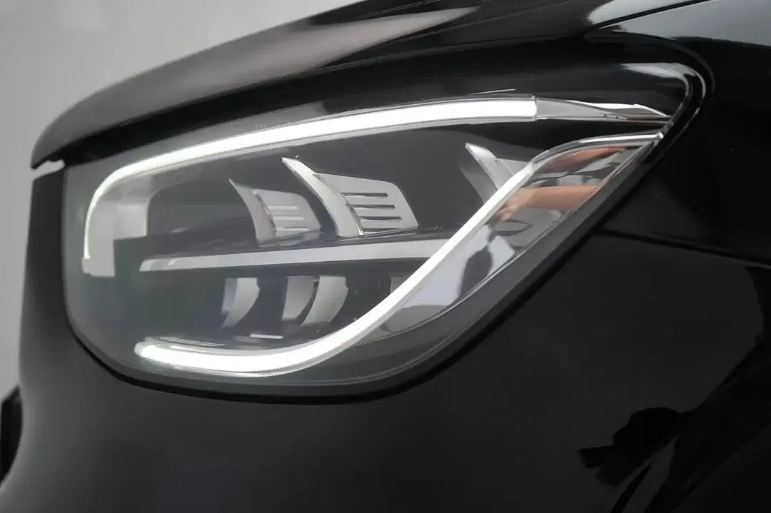 Mercedes-Benz GLC 300 - Thumbnail 13