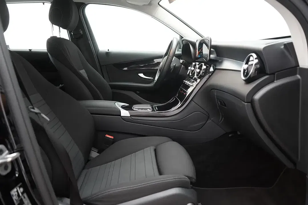 Mercedes-Benz GLC 300 - Thumbnail 15