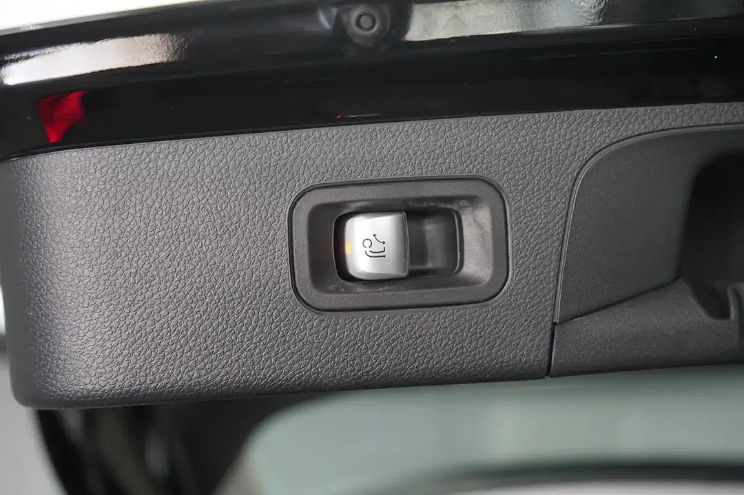 Mercedes-Benz GLC 300 - Thumbnail 8