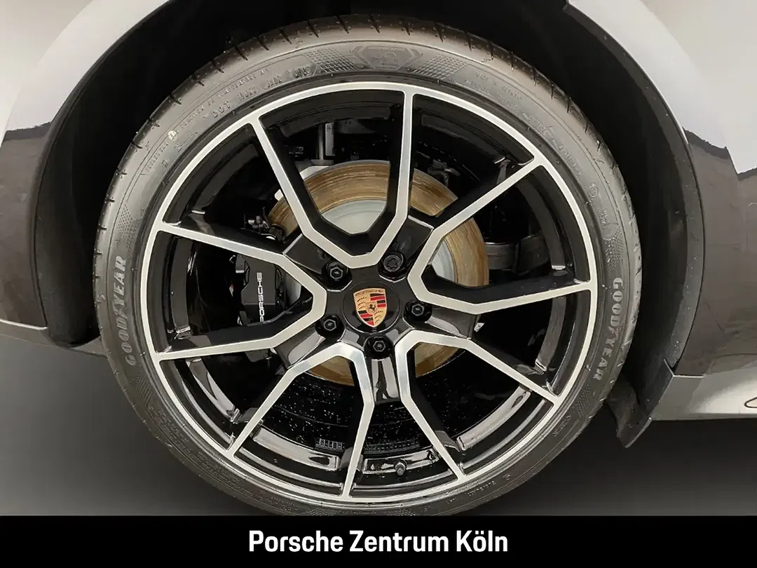 Porsche Taycan - Thumbnail 10