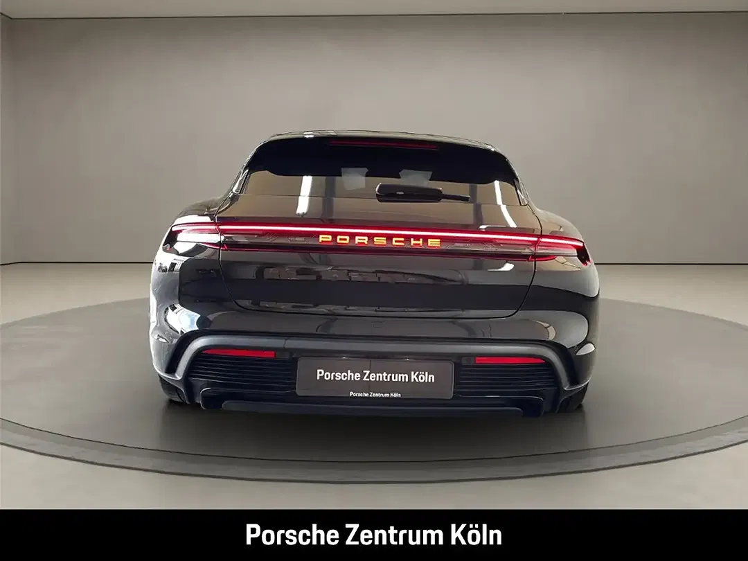 Porsche Taycan - Thumbnail 4