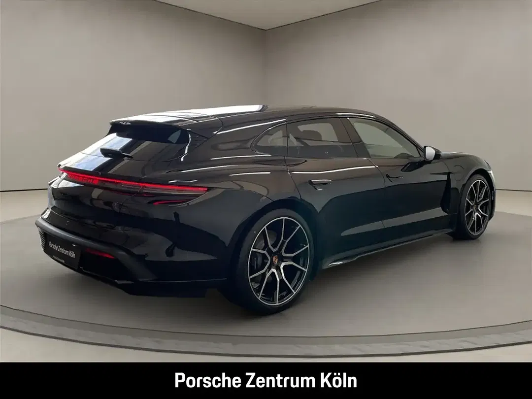 Porsche Taycan - Thumbnail 5