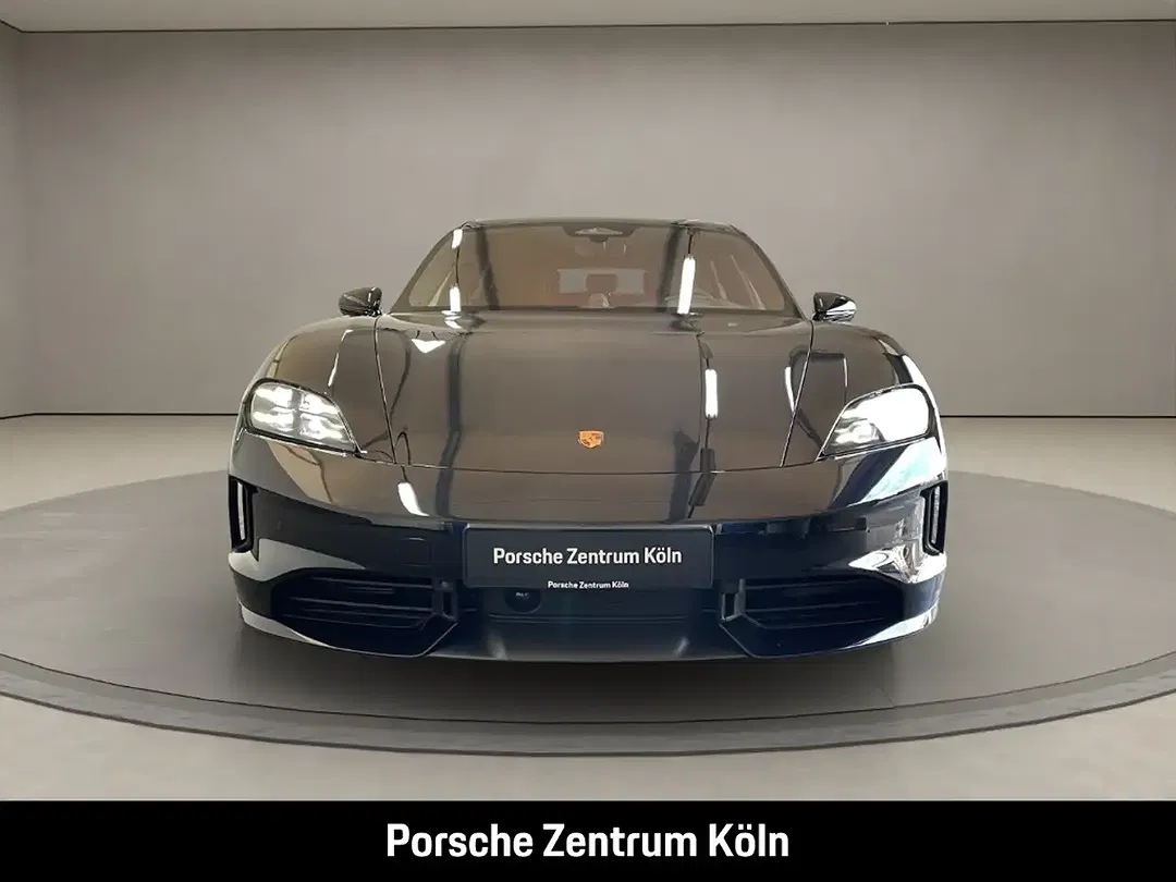 Porsche Taycan - Thumbnail 8