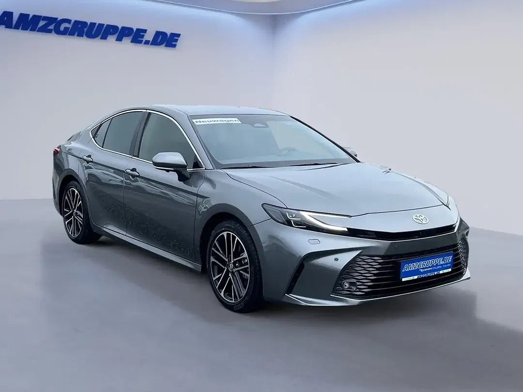 Toyota Camry - Thumbnail 1