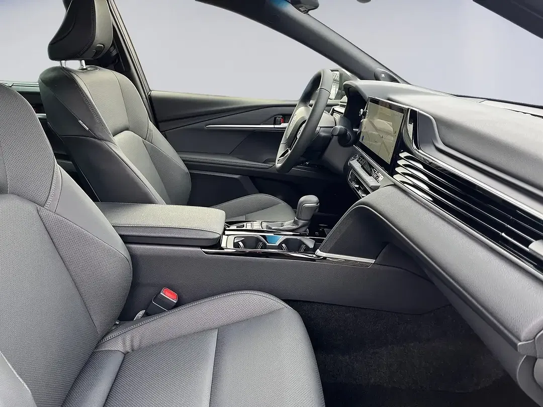 Toyota Camry - Thumbnail 11