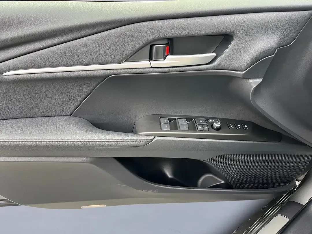 Toyota Camry - Thumbnail 13