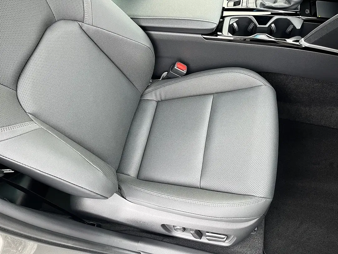 Toyota Camry - Thumbnail 17