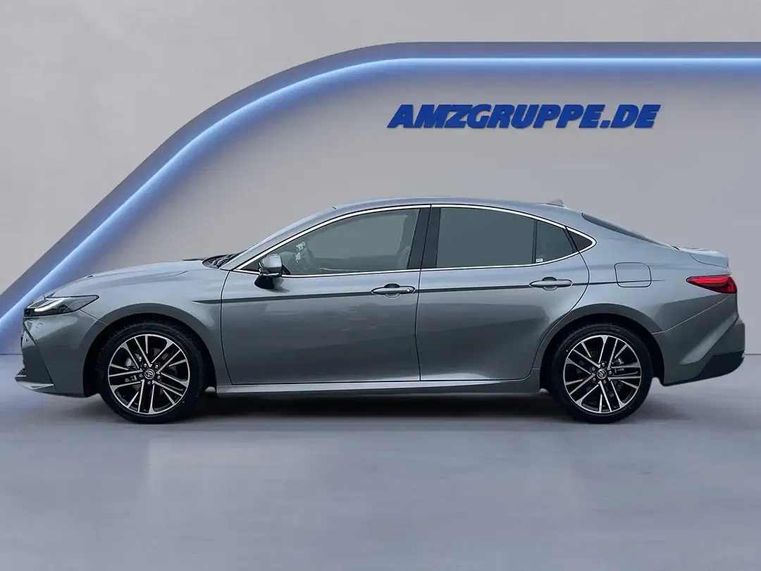 Toyota Camry - Thumbnail 2