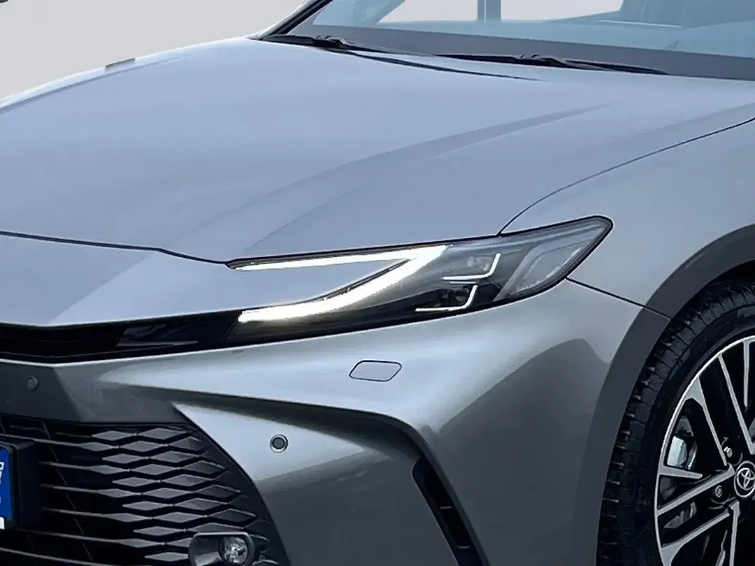 Toyota Camry - Thumbnail 25