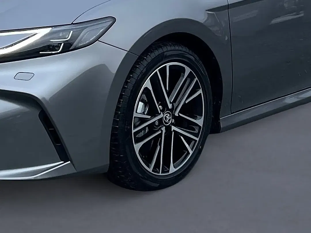 Toyota Camry - Thumbnail 26