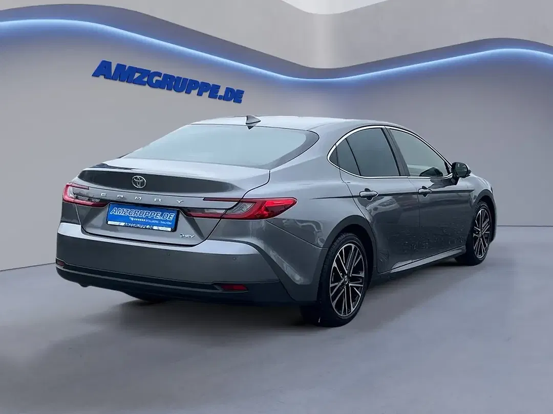 Toyota Camry - Thumbnail 4