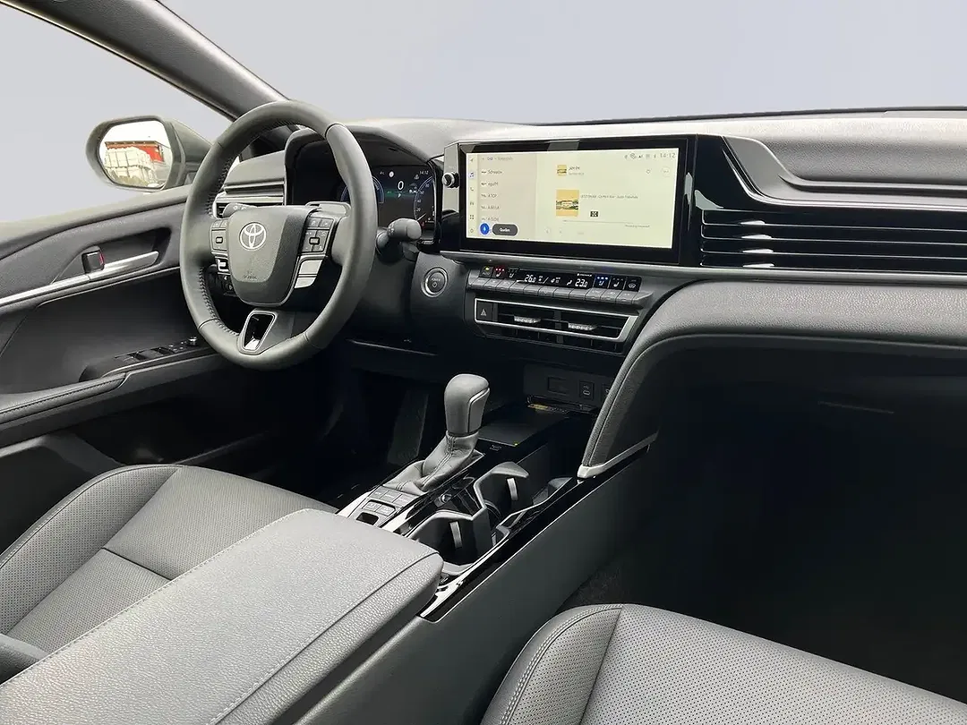 Toyota Camry - Thumbnail 6