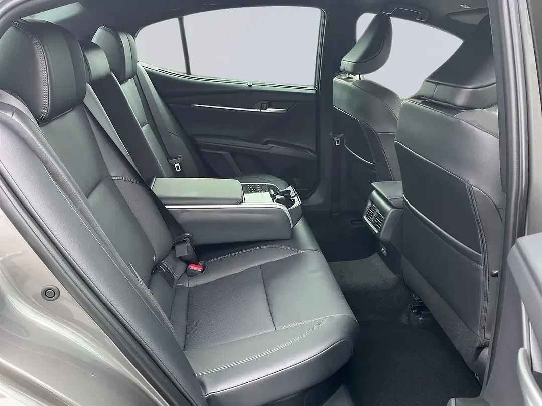Toyota Camry - Thumbnail 7