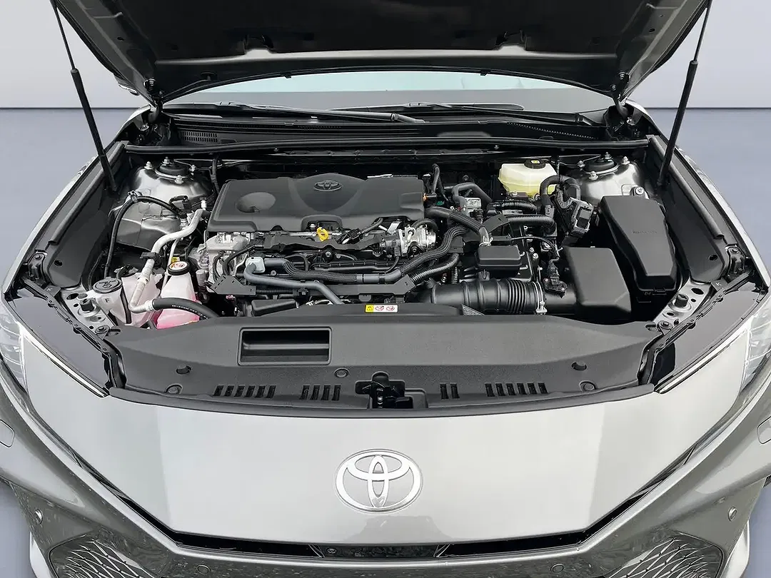 Toyota Camry - Thumbnail 8