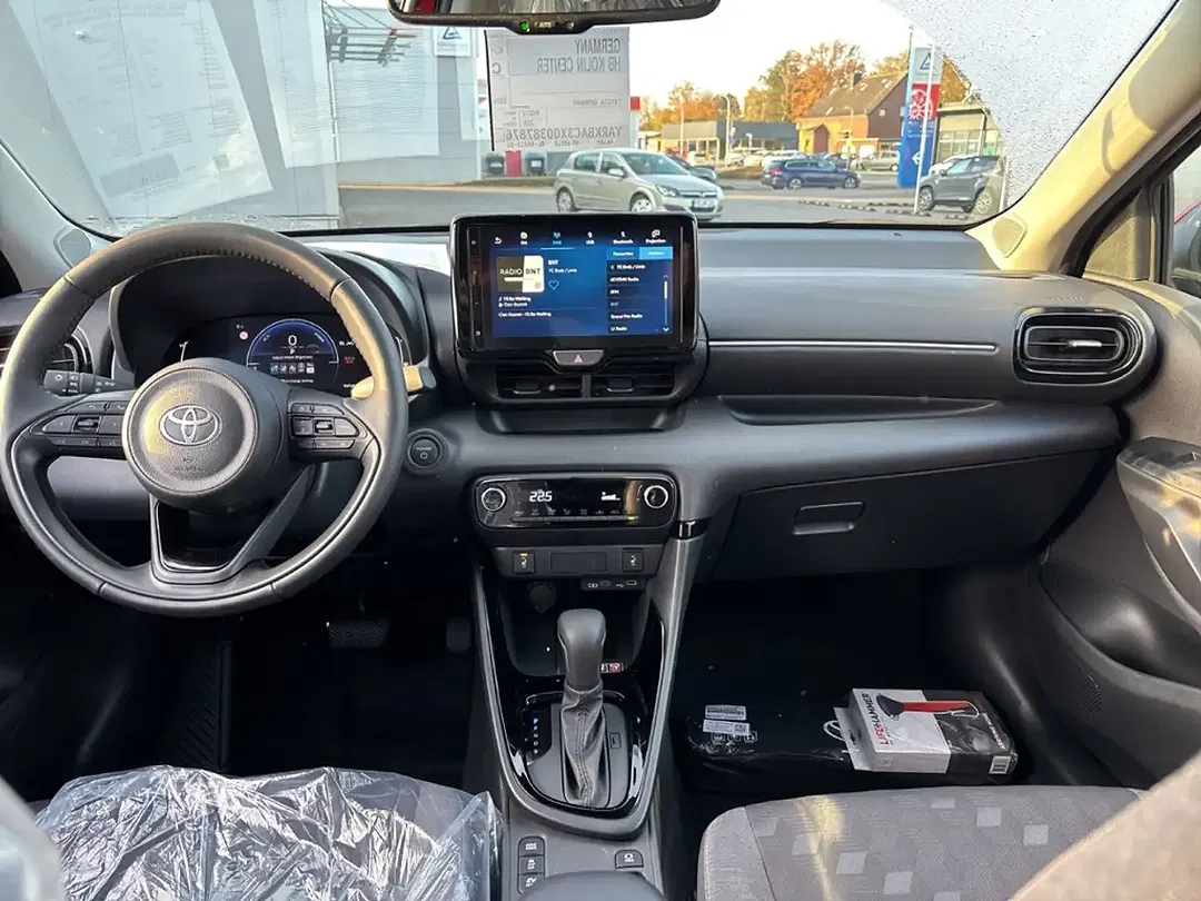 Toyota Yaris - Thumbnail 12