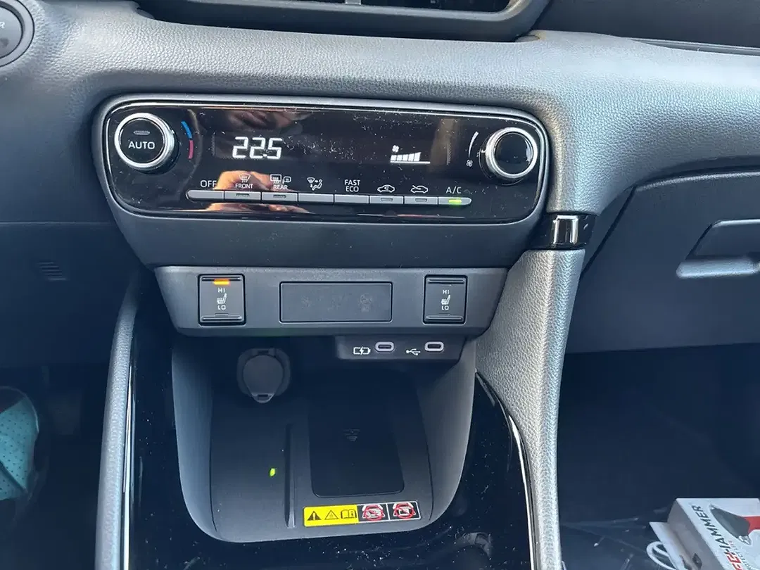 Toyota Yaris - Thumbnail 15